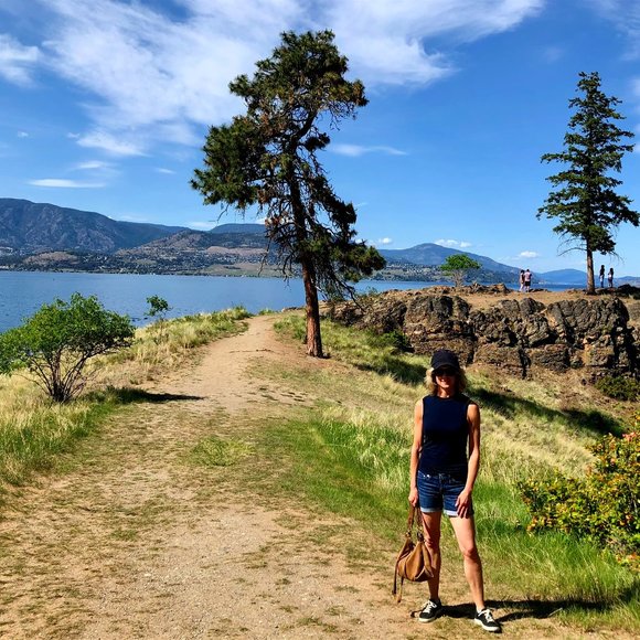 Meet your Posher, Lynne - Picture 1 of 1